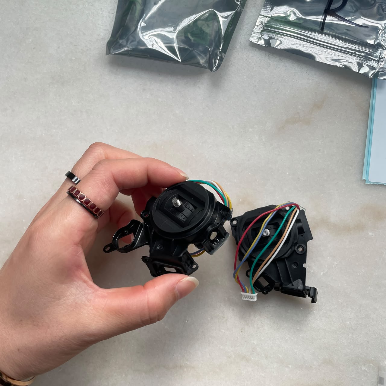 ملحقات طائرة أجراس الزراعية بد - مراجعة Drone Control Stick وسعره