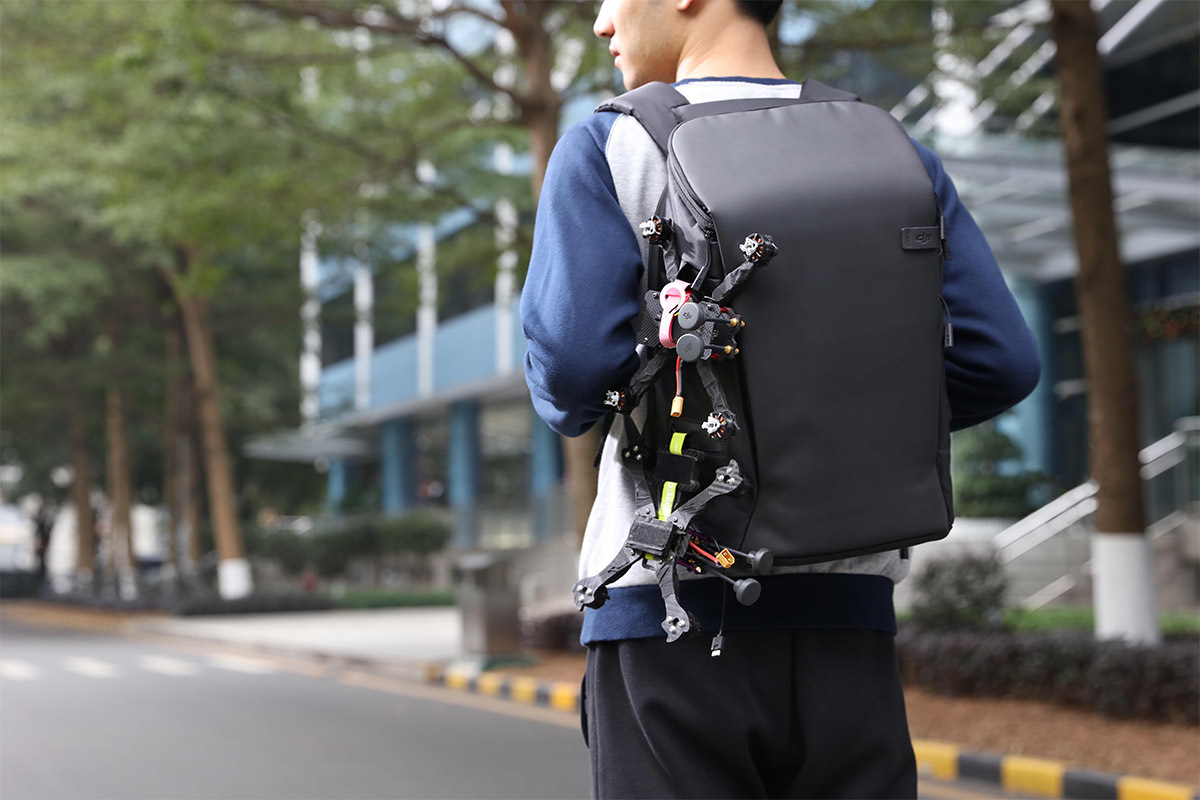 حقيبة ظهر دي لونج العالمية الم - مراجعة Drone Backpack وسعره